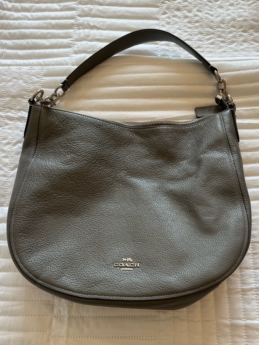 Coach Pebbled Leather Shoulder Hobo Bag in Gray with zipper EUC